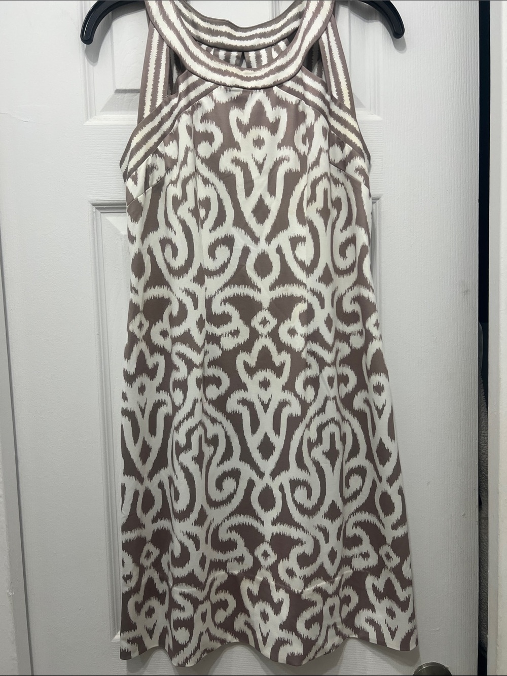 Sleeveless Taupe and White Patterned Sheath Dress